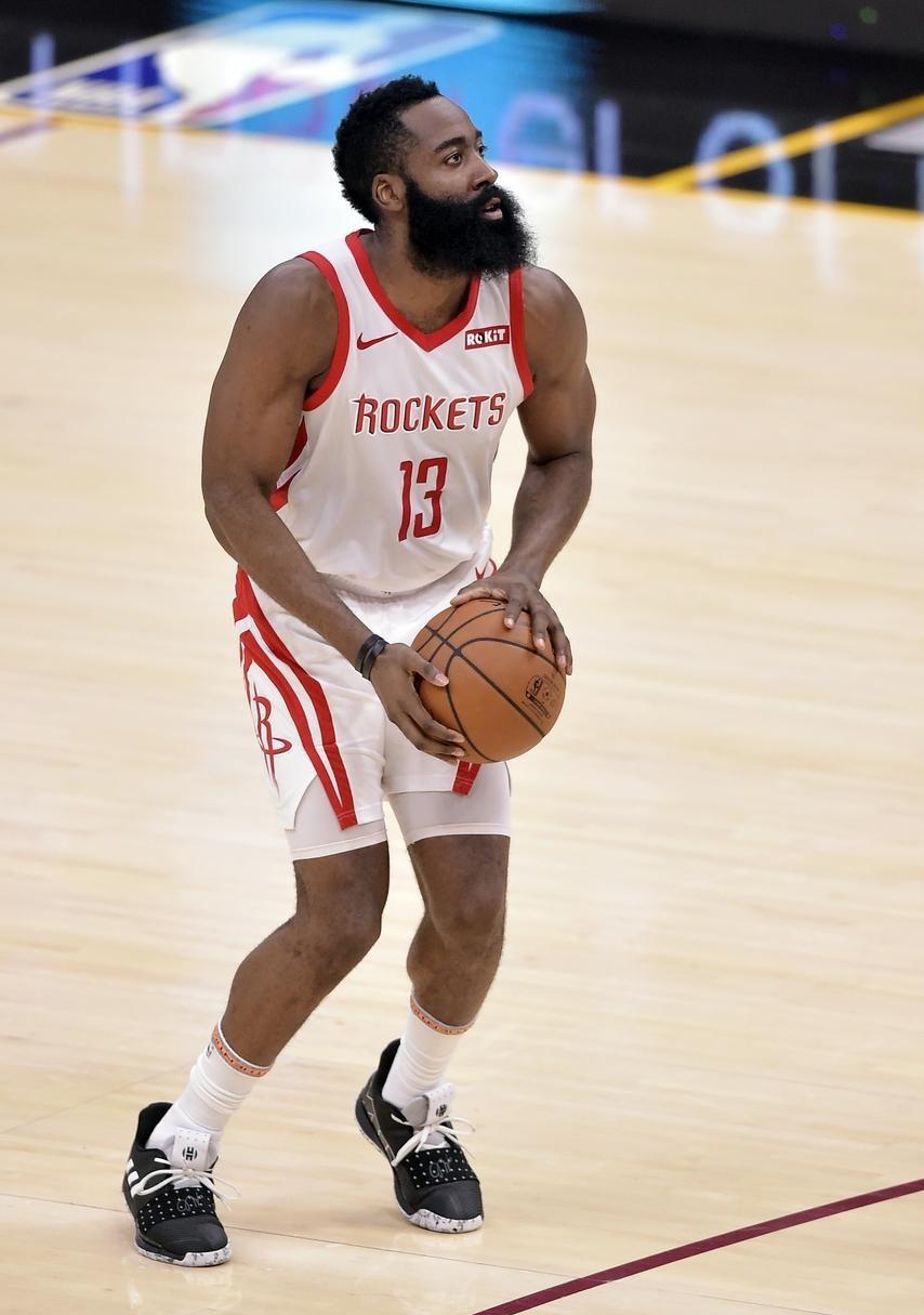 壹号娱乐app下载哈登赛事官方发布关键助攻新规，老鹰争议不断！(哈登赛季前三场比赛砍111分30助攻)